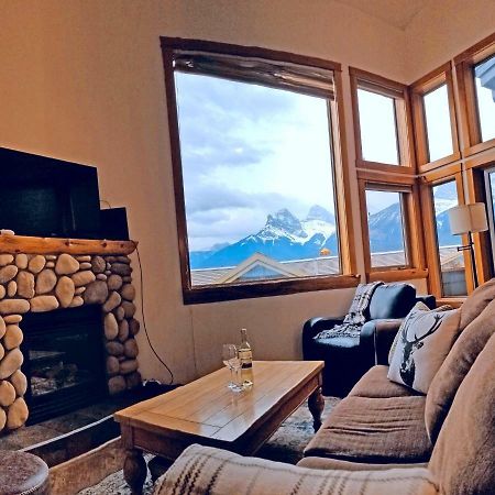 Downtown Loft, Mountain Views, Fireplace, Couple'S Retreat, Walker'S Paradise Canmore Extérieur photo